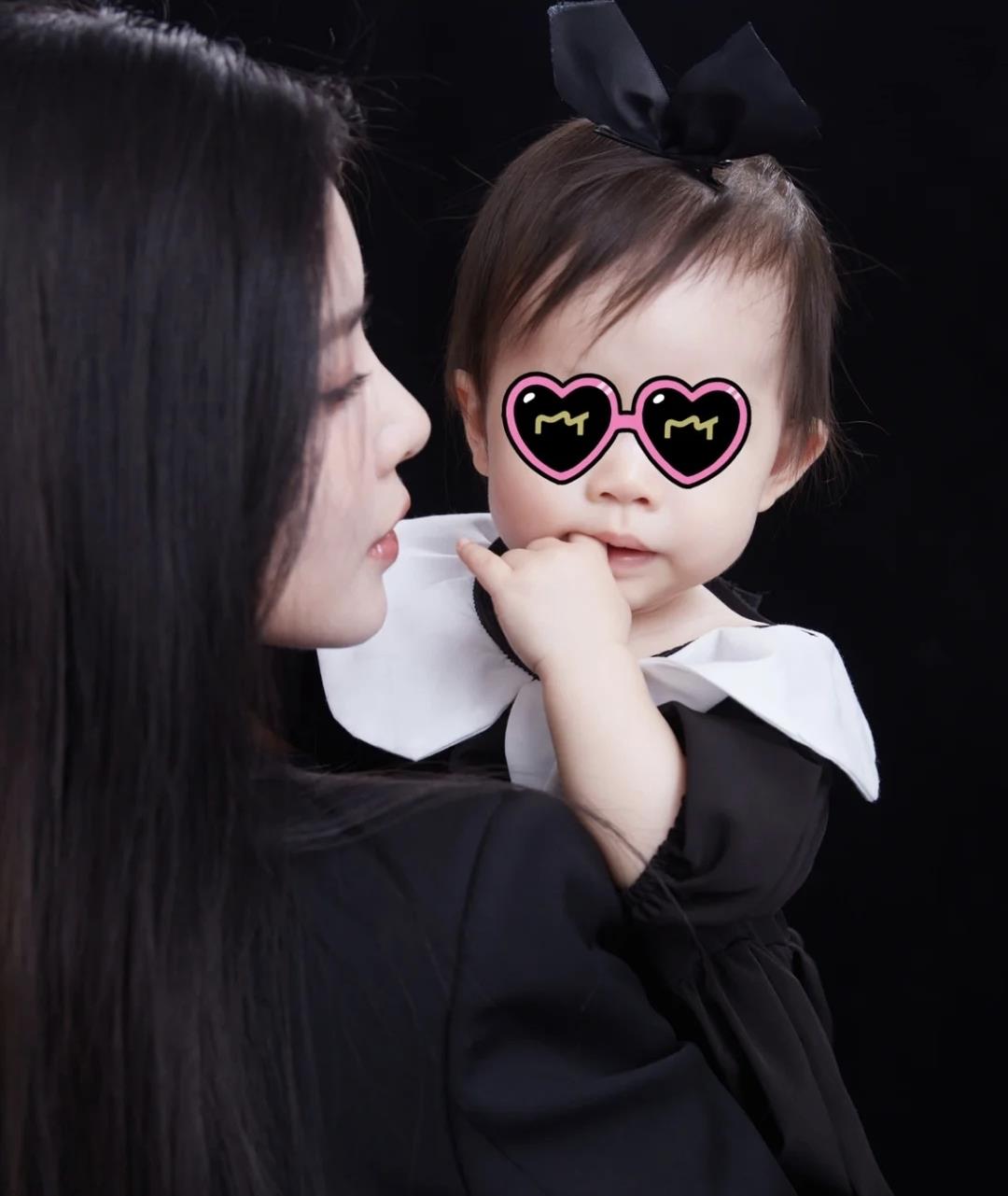 杜淳|杜淳妻子晒母女写真,王灿露小蛮腰大秀身材,女儿软糯可爱像爸爸