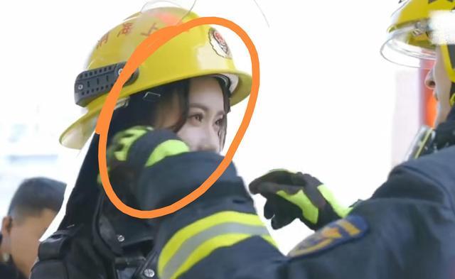 孟子义|张翰帮孟子义戴安全帽，中途闹笑话，观众希望两个人在一起