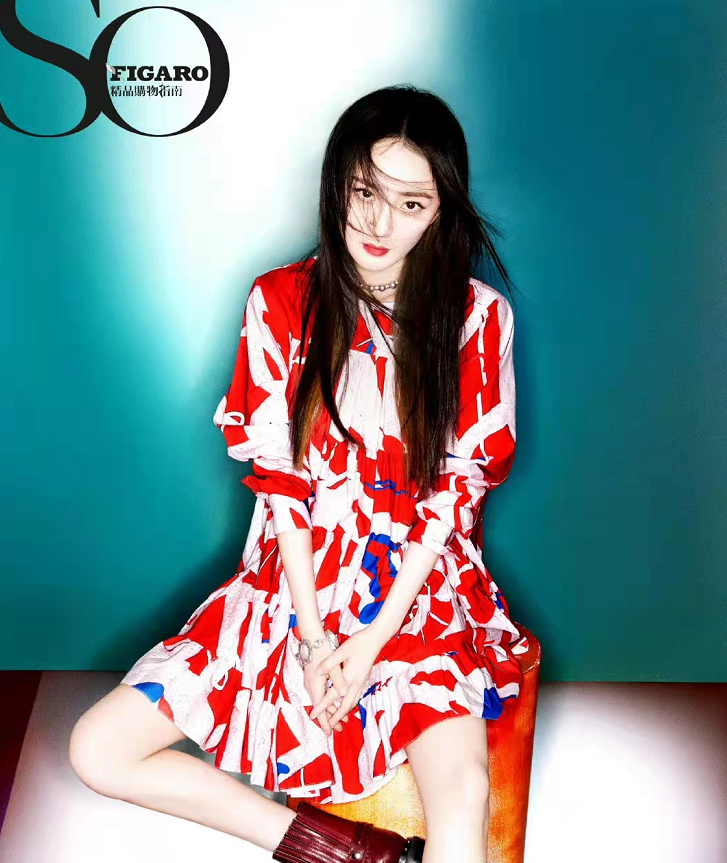 杨幂|杨幂最新大片曝光!穿金色亮片裙牛奶肌快白到发光,身材真是火辣