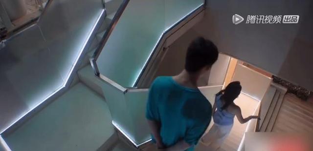 心动的信号5|《心动的信号5》中，李聂给薛喆阳送榴莲，秋怡一个表情说明一切