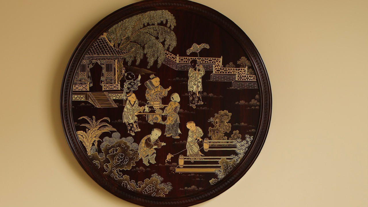 |小叶紫檀描金，夏景戏婴图