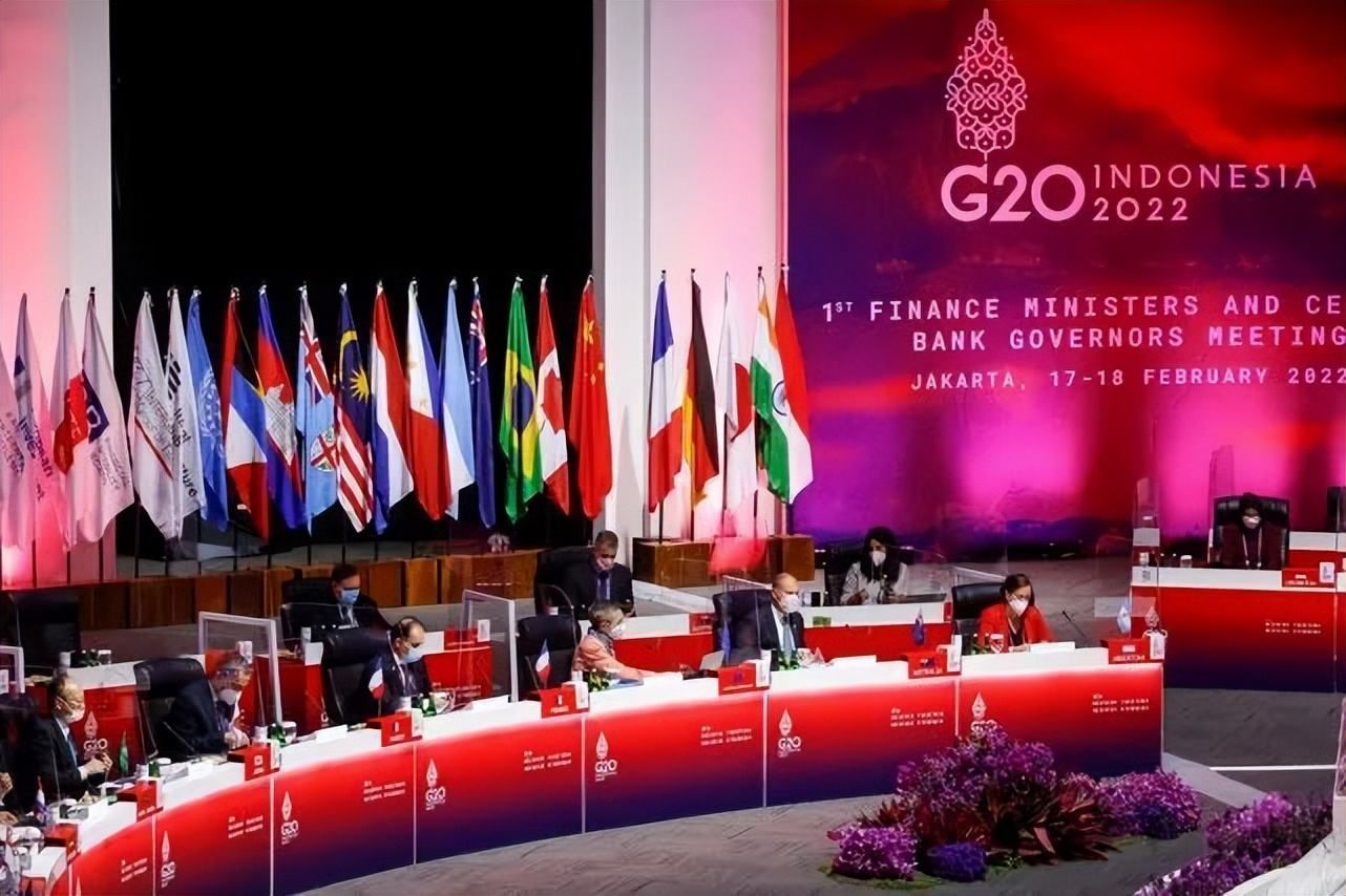 说好一起围中,英国试探一步代价惨重,回头美法德澳都后撤了
