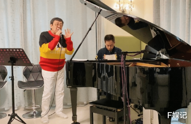 胡枫|圈中好友为老戏骨胡枫庆90岁生日 中气十足吃完饭即为演唱会练歌