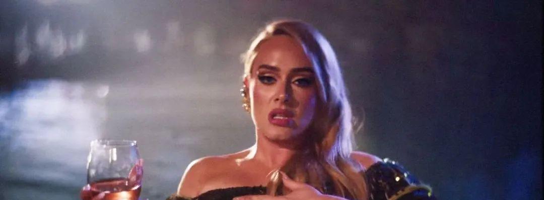 mv|Adele 最近发布了《I Drink Wine》的MV，男主真好看