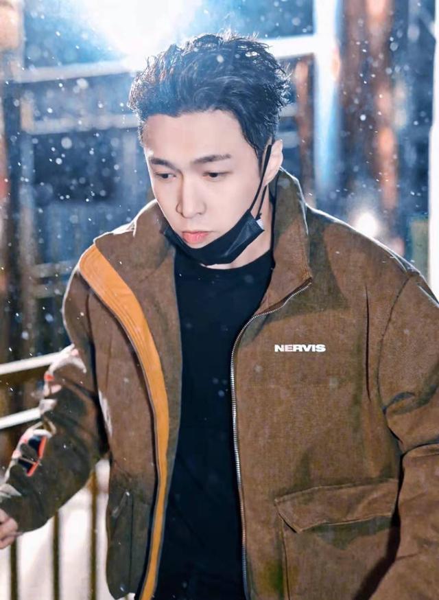 我是歌手|躲过张艺兴九个跨年，没躲过三个春晚：他还跨界演小品