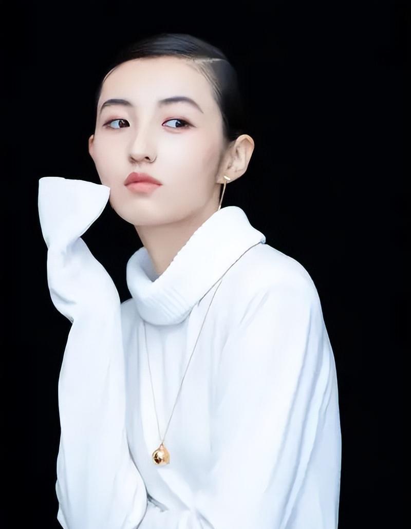 张子枫|欧阳娜娜张子枫旅游,宛如失散多年的姐妹,网友热议