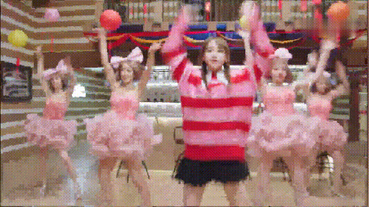 张嘉倪|张嘉倪这腿也太好看了,再加上眼角的那颗痣,“妖精美女”不白叫