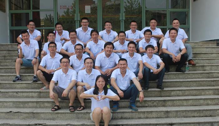 25人参加同学聚会,消费将近万元,提倡者提出了“AA制”被拒绝!