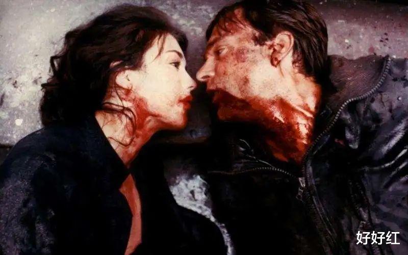 阿佳妮|殿堂级“疯批美人”?!巅峰期退圈生子却终身未婚,如今全脸崩塌惹人唏嘘