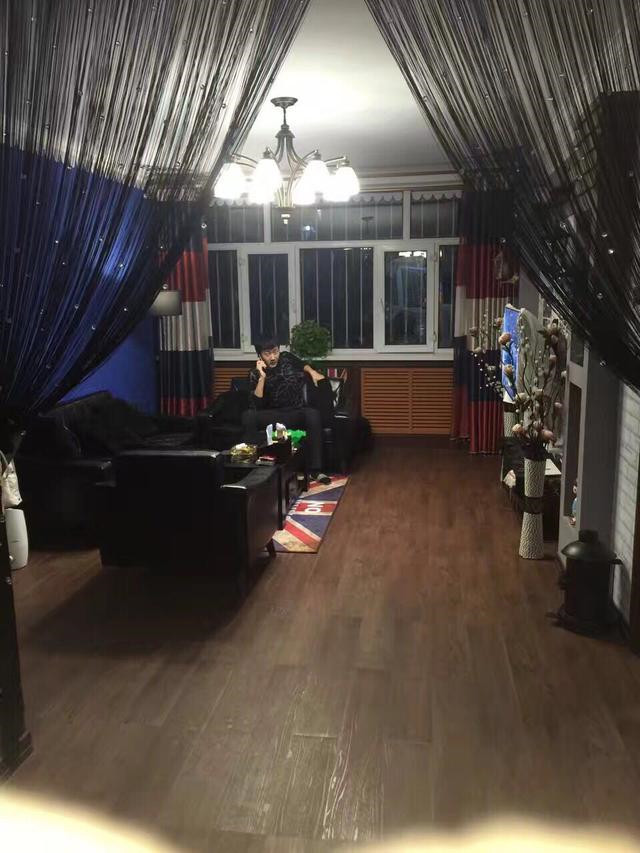 老公自己动手装修的新房，满屋黑漆漆，被邻居吐槽像灵堂！