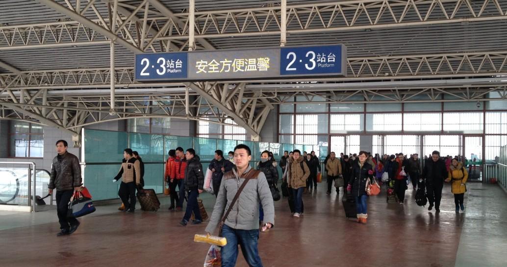 火车站“新骗局”已出现,若被缠上很难脱身,警察也表示无奈