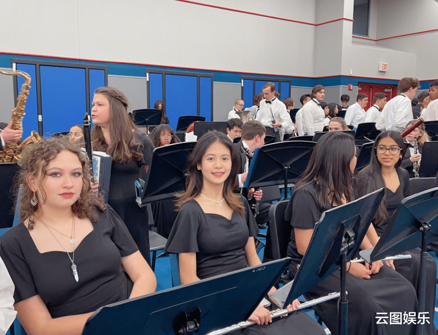 翁虹|翁虹一家美国过情人节!15岁女儿高颜值赛明星,已入读当地学校