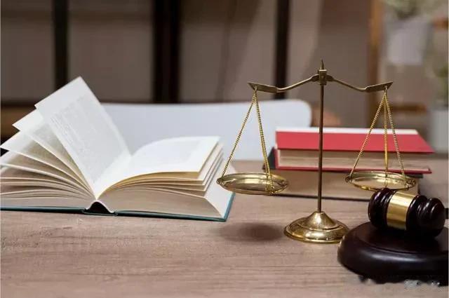 妻子谎称加班幽会,丈夫怒砸“情敌”豪车获刑,二审法院:改判