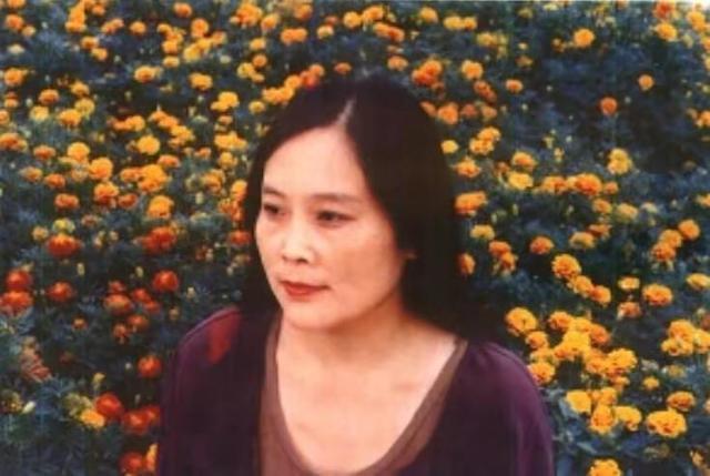 张末|张艺谋长女张末:拥抱巩俐化解恩怨,二婚嫁老外,38岁儿女双全