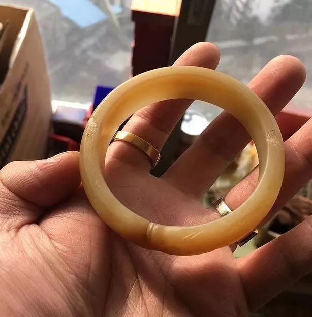 |瑕疵,买和田玉时“还价”的筹码?