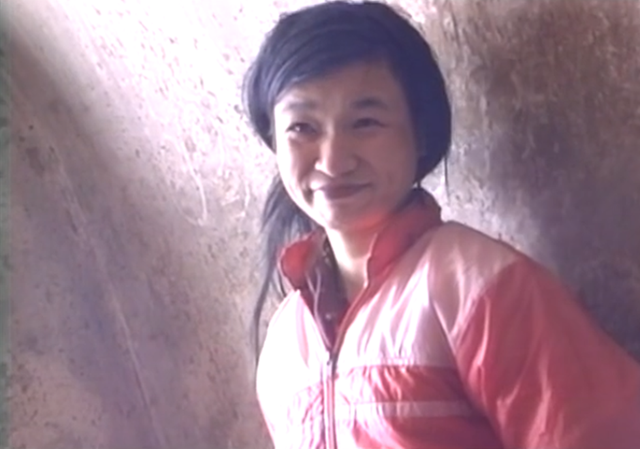 妙龄少女历经4次拐卖，被关窑洞15年精神失常，获救后不认识亲人