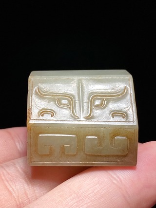 和田玉籽料|汉 和田玉 籽料 饕餮兽面纹 剑格