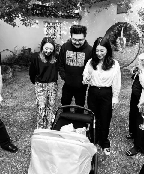 刘诗诗|朱珠老公高调晒女儿近照！小朋友戴蕾丝帽尽挑父母优点长，超可爱