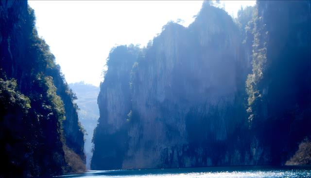 草原|溶洞瀑布，云雾缭绕！贵州一景区，三大部分组成，可彰显贵州美景