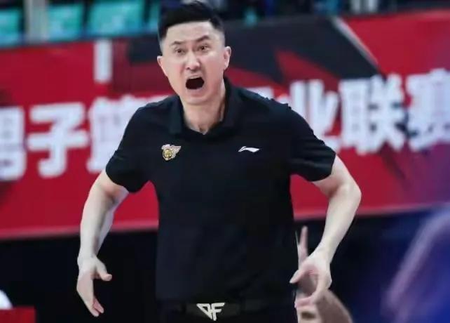 C罗|广东强援战袍选定！打主力打酱油，由己不由命，或为扎心话去拼命