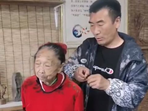 李玉成晒85岁马玉琴吃饭视频，直言吃一顿少一顿，网友：快没了？