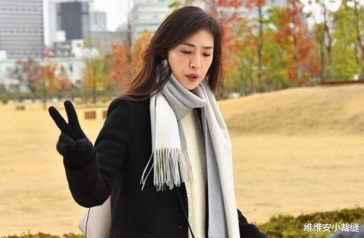 日剧 近55岁“日剧女王”凭颜值依旧登上热搜，好肌肤离不开冻龄小秘诀