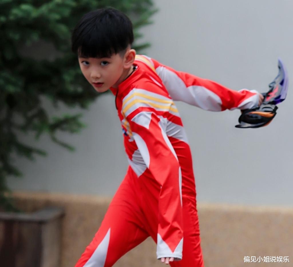 德云社|自己夸自己可还行？德云社大哥发文感慨，羡慕儿子有个有钱的爸爸