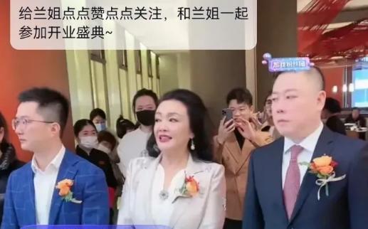 张兰|张兰点赞嘲讽向太评论，6000一晚的宝格丽，破例给张兰提供早餐