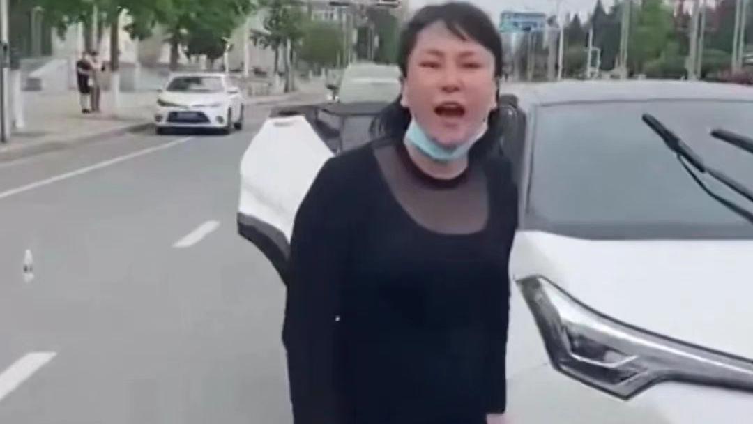 又是黄码惹的祸！丹东父女看病看进拘留所，舆论为什么翻车了？