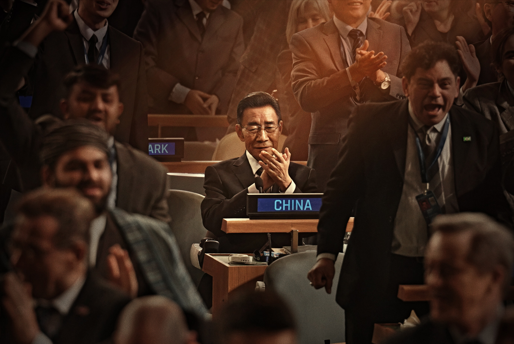 三体|抠书改编还是自由发挥?大刘的《流浪地球2》和《三体》把两条路都走通了!