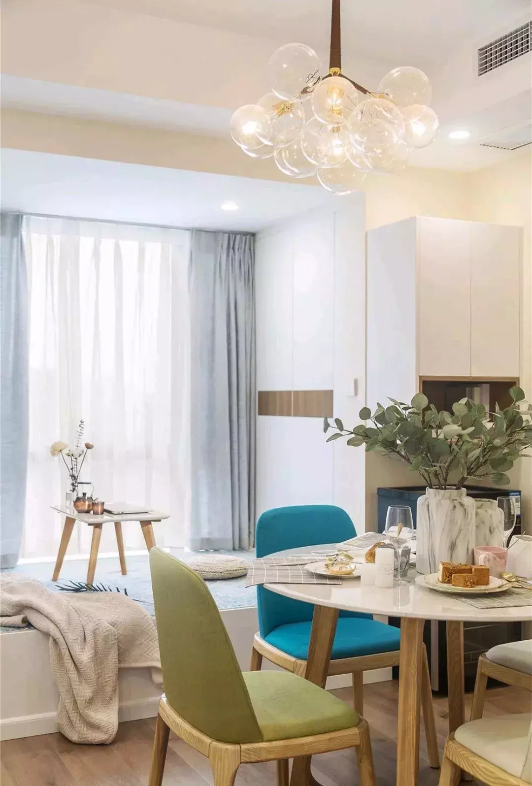 59㎡小户型北欧风功能应有尽有,拆除墙体做开放式客餐厅!