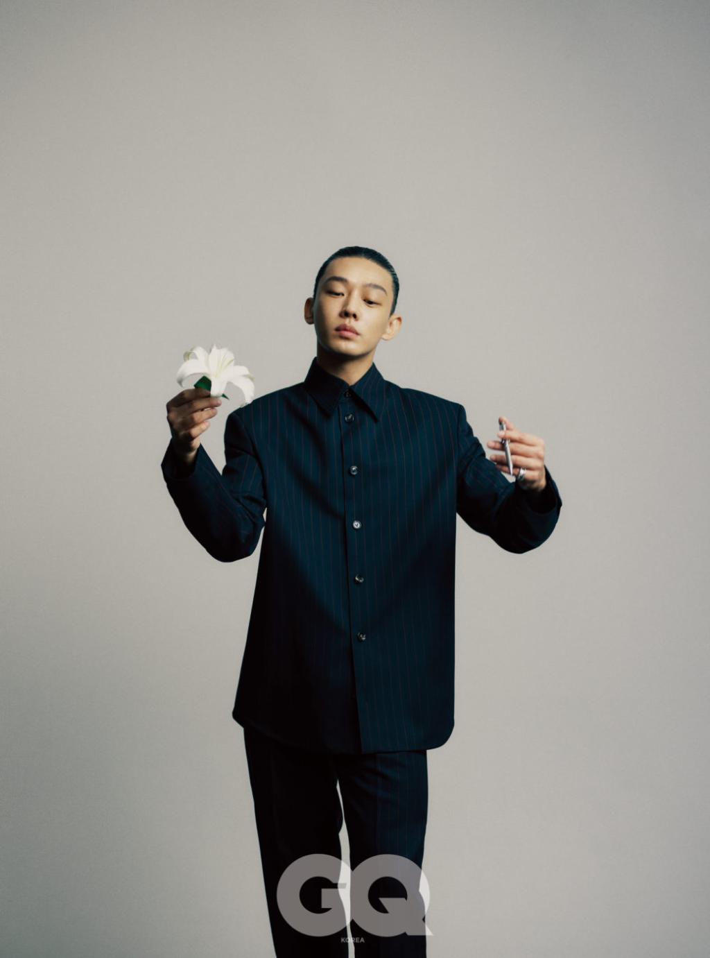 刘亚仁|刘亚仁登《GQ Korea》12月刊，网友：拈花逗鸟，创意且有型