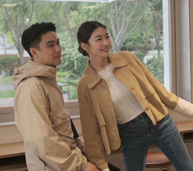 程晓玥|程晓玥化浓妆罕晒高清孕照!孕肚大到需双手环抱,无意透露宝宝性别