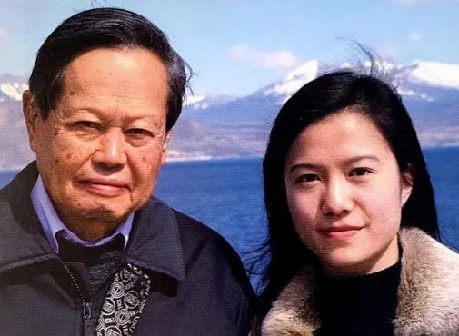 刘诗昆|钢琴家刘诗昆：78岁娶小37岁娇妻，81岁再得一女，如今还想生儿子