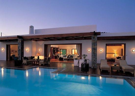 酒店房间里的矿泉水隐藏着什么秘密?除了矿泉水,还应注意什么?