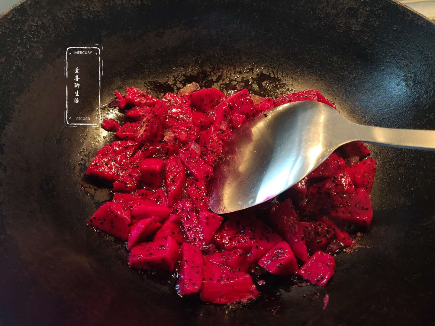 秋天多吃点火龙果做的美食,不仅对能降火,还能滋养身体