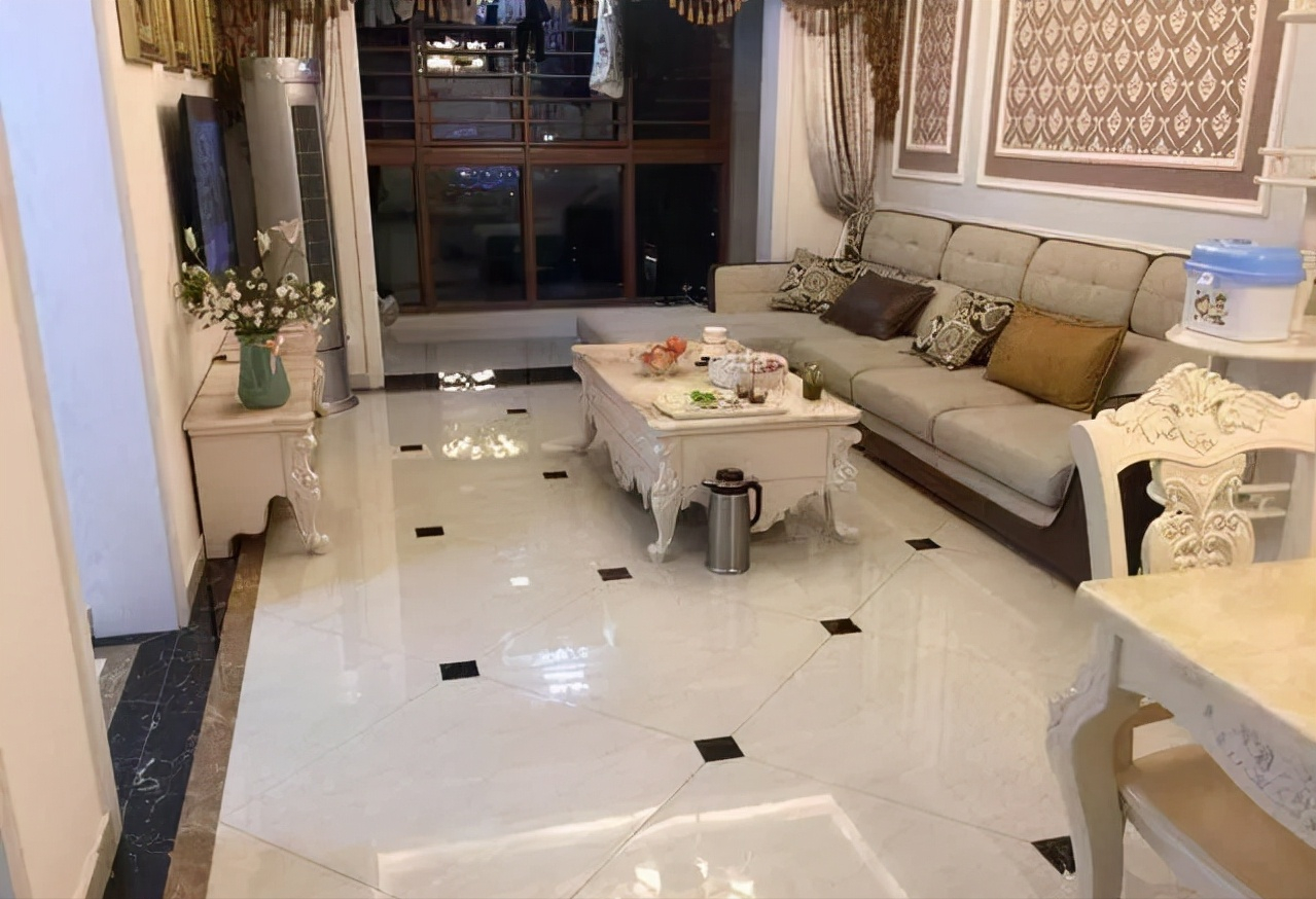 餐客厅花3万装集成吊顶,完工看是好看,却被老妈骂钱多烧得慌!