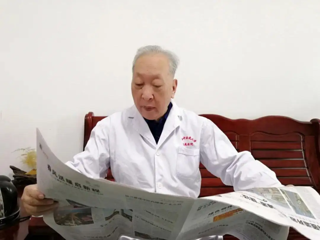 胃癌|国医大师伍炳彩患有高血压，82岁仍坚持出诊，他的养生秘诀被公开