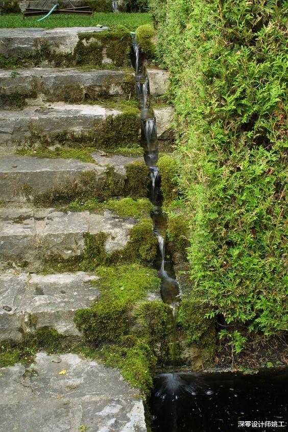 购房置业|第一次见到,还有人喜欢在走道边设水景,流水潺潺自然灵动,舒适静谧