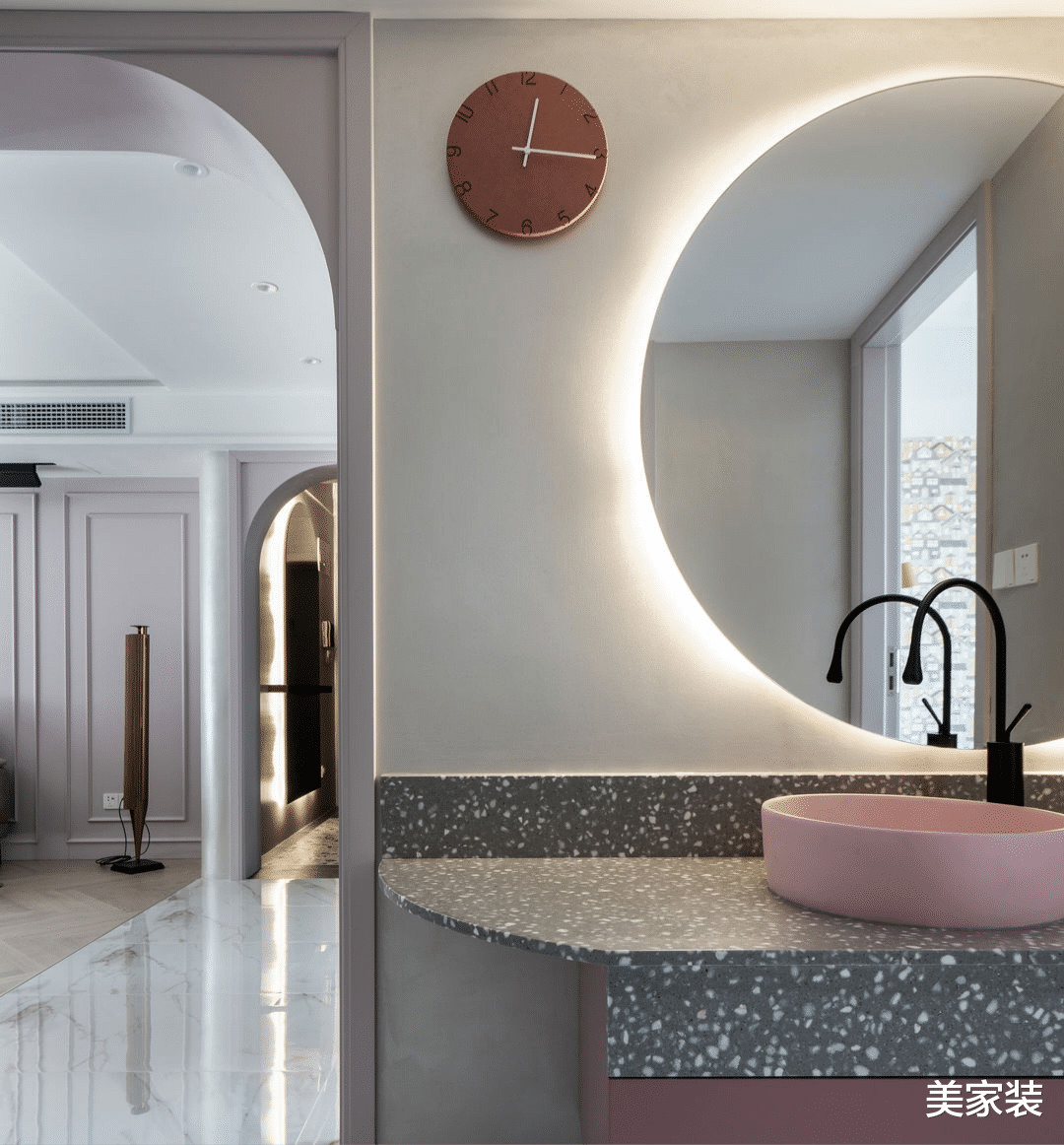 曲线条+鲜艳色彩,看139平的家,到底能变得有多美?