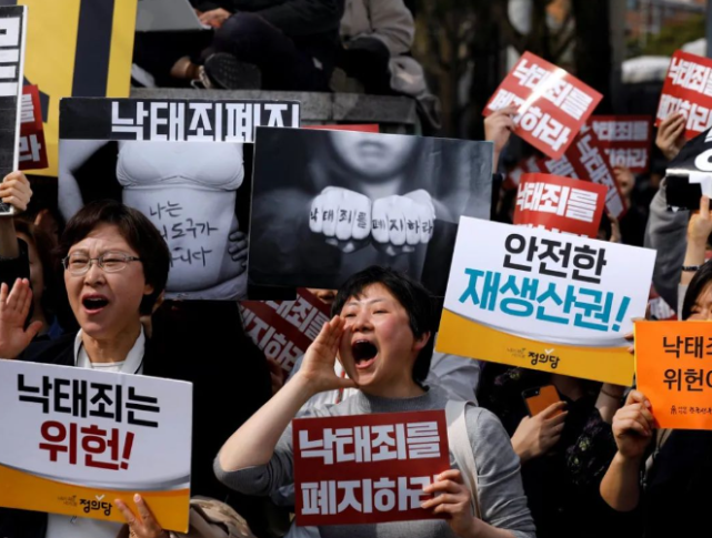 内卷|韩国内卷：韩女“恨男”不顾廉耻，如今韩男选国际婚姻成趋势！