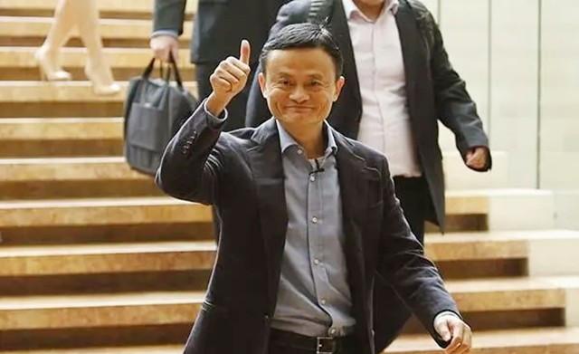 马云|马云赴西点军校演讲,收到一张小纸条问题尖锐,回答令军官鼓掌