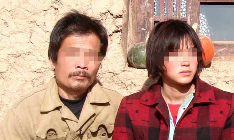 四川60岁老光棍,买20岁少女解寂寞生孩子,关猪圈17年如今怎么样