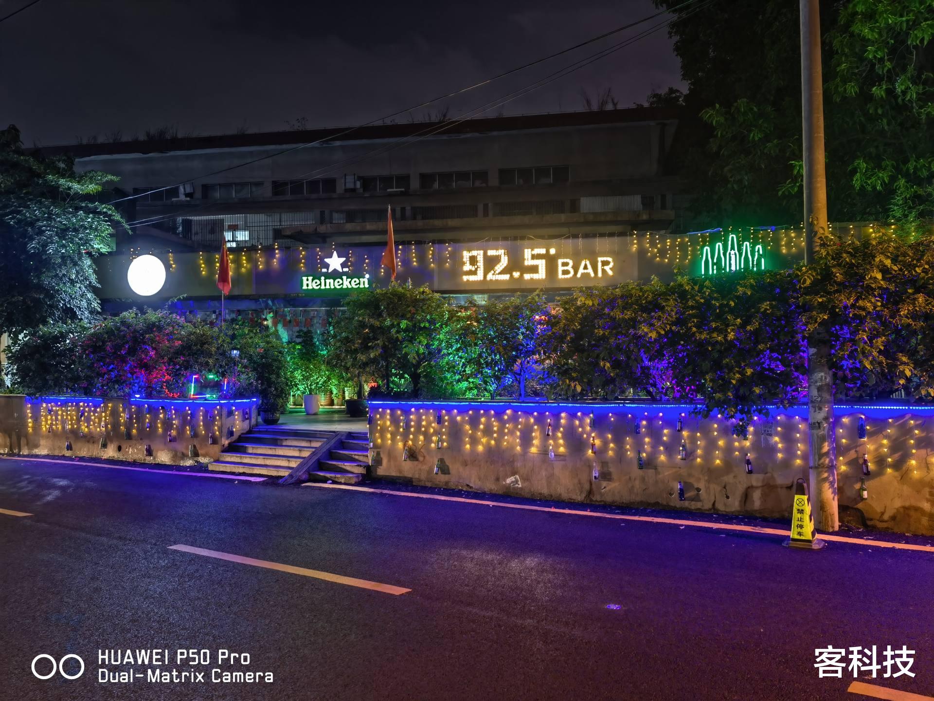 联想|夜景拍摄实测对比，苹果、华为和OPPO哪家最强？样张见分晓
