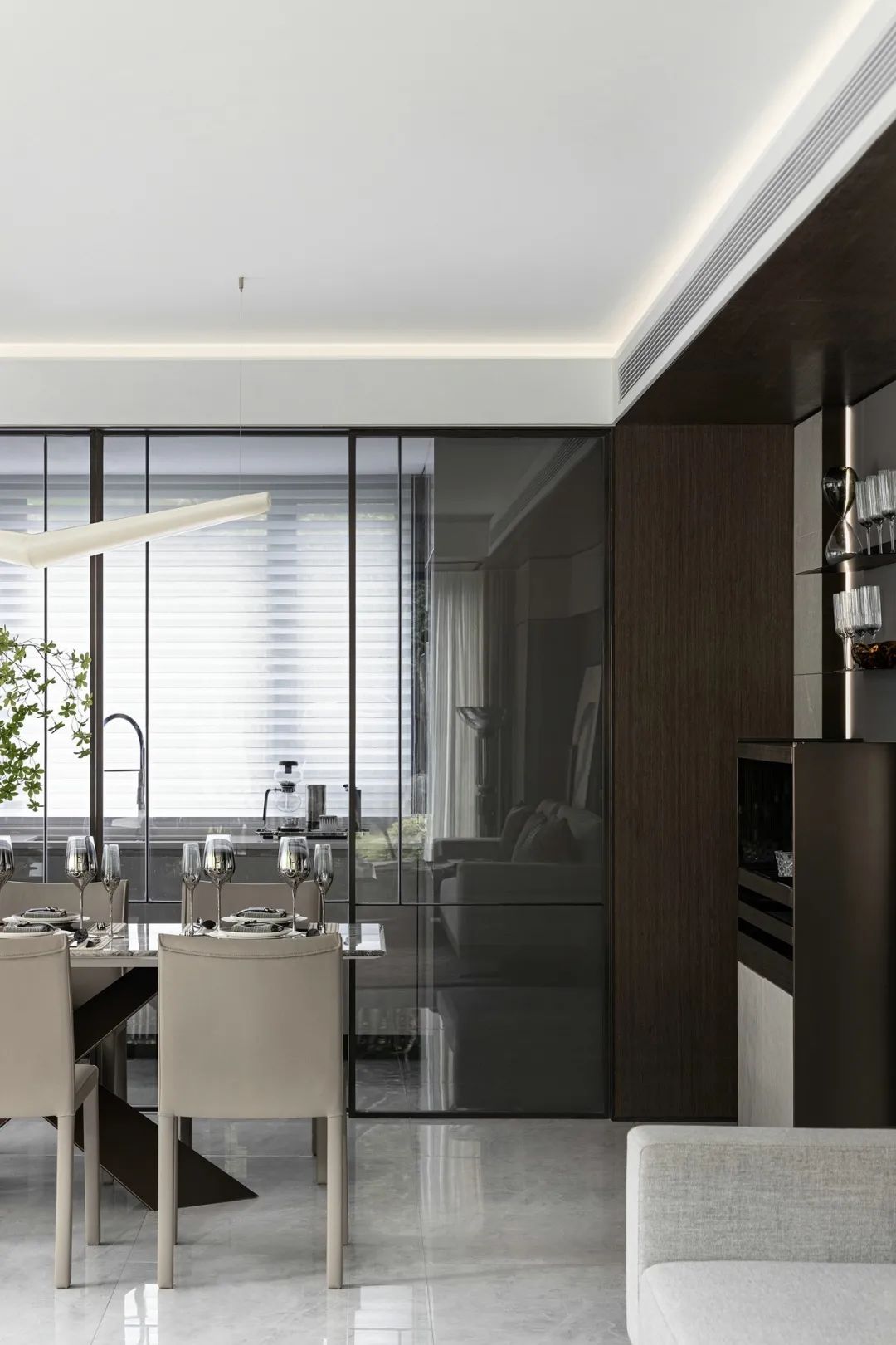 大理石+木饰面+嵌入式灯带，160m2轻奢复古感，他拿捏了！