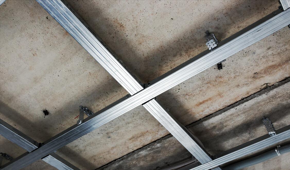 轻钢龙骨吊顶，要掌握安装的全过程，按照这4个步骤就可以做好