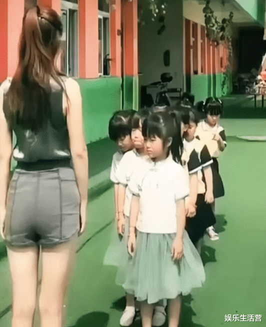 陈萌|陈萌晒200平婚房内景,穿无袖跳舞引热议,网友:陈亚男要后悔死