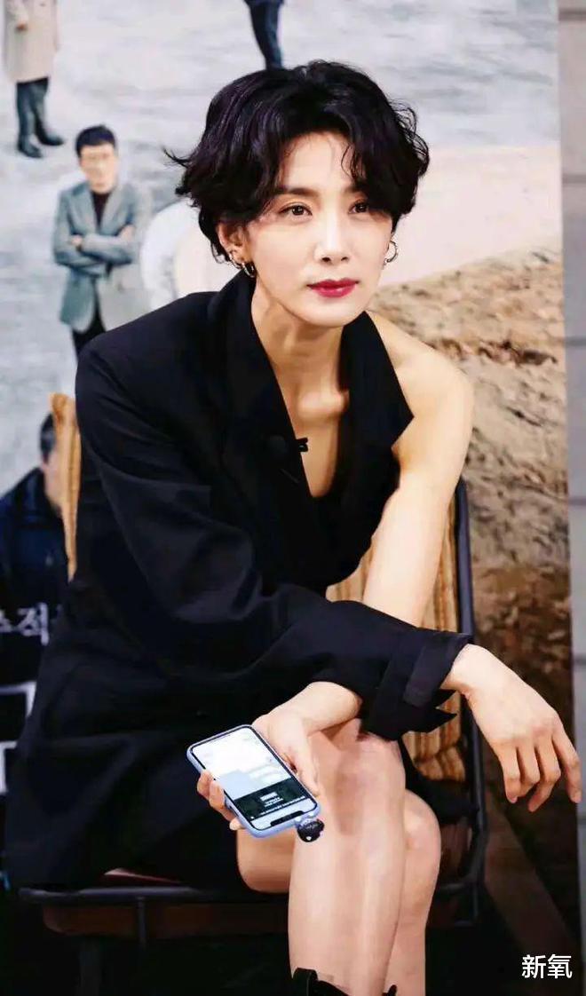 穿衣搭配|职场穿搭美学到底怎么选？从色彩与硬软件入手，我们也可以拥有！