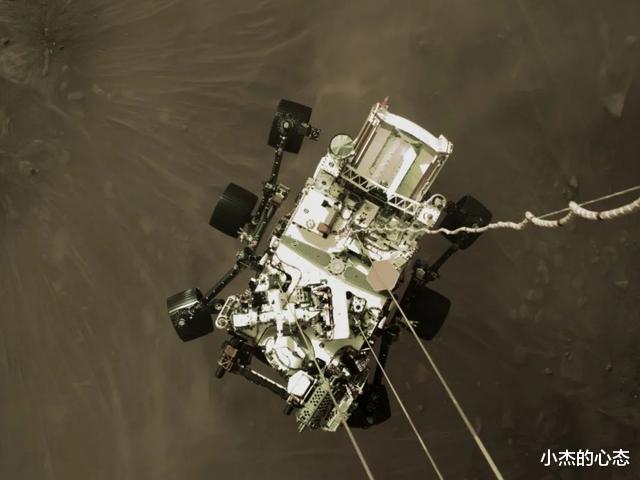 NASA公布毅力号着陆过程照片,2公里外可能就有外星生命遗迹