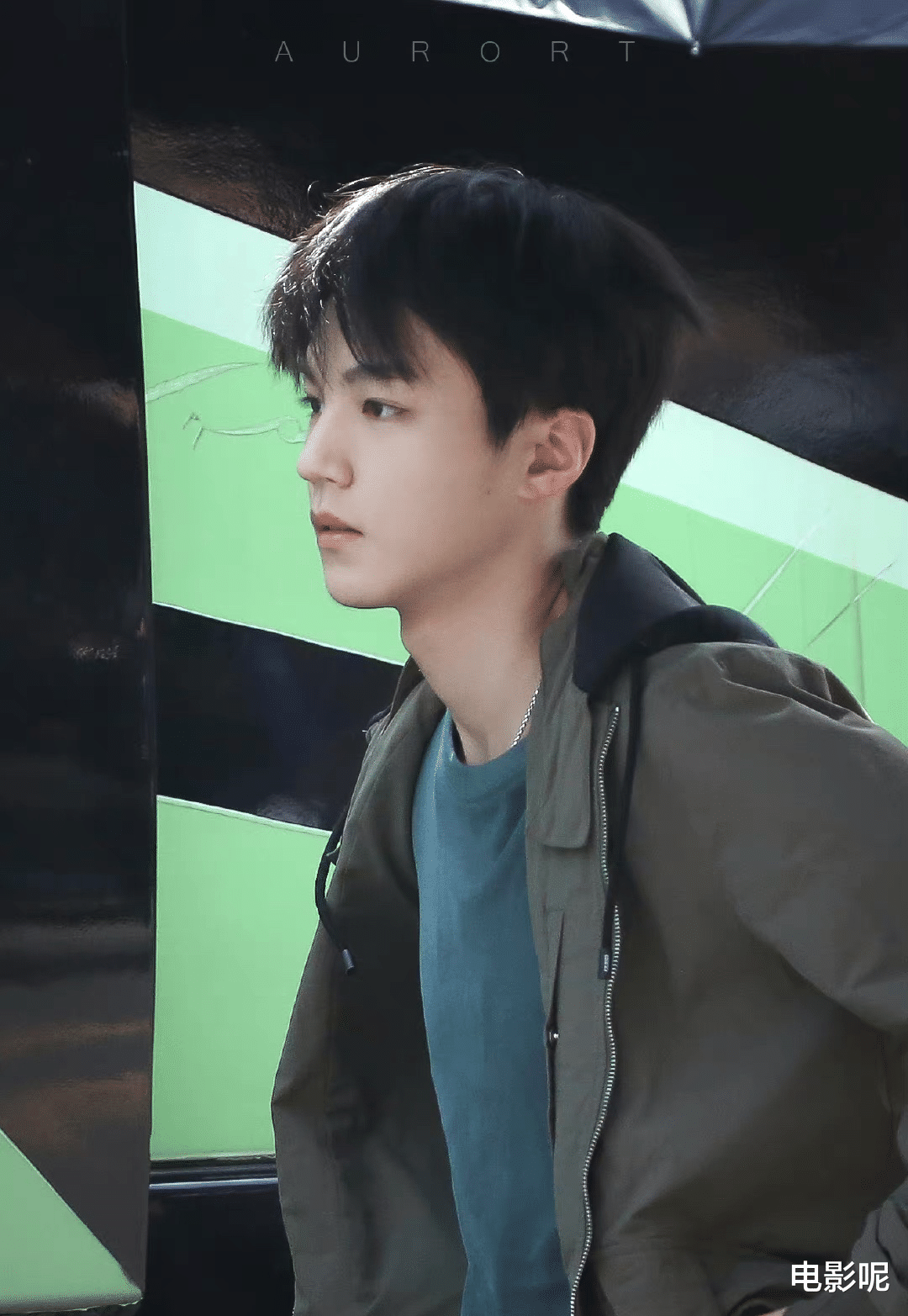 王俊凯|王俊凯《重生之门》新造型路透，眼神锐利，最高清的大学生出现了